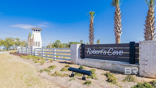 community / neighborhood sign featuring fence