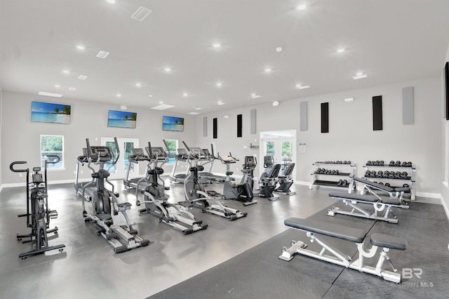 exercise room featuring baseboards, visible vents, and recessed lighting