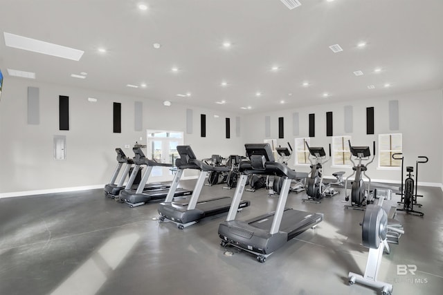 exercise room with baseboards, visible vents, and recessed lighting