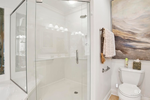 bathroom with a shower with door, toilet, and ornamental molding