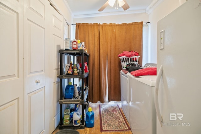 washroom featuring separate washer and dryer, ornamental molding, and ceiling fan