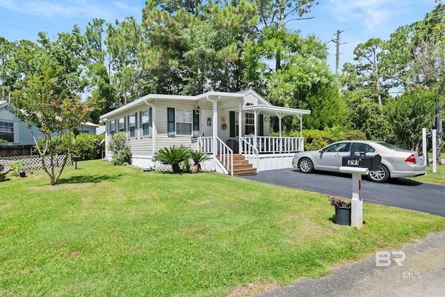 view of front of home with a front lawn