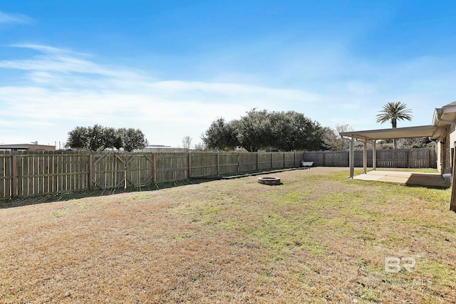 view of yard featuring a patio area