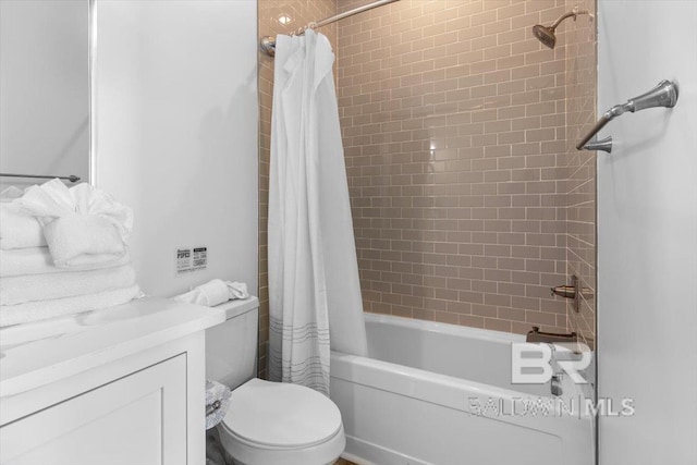 full bathroom with toilet, vanity, and shower / bath combo