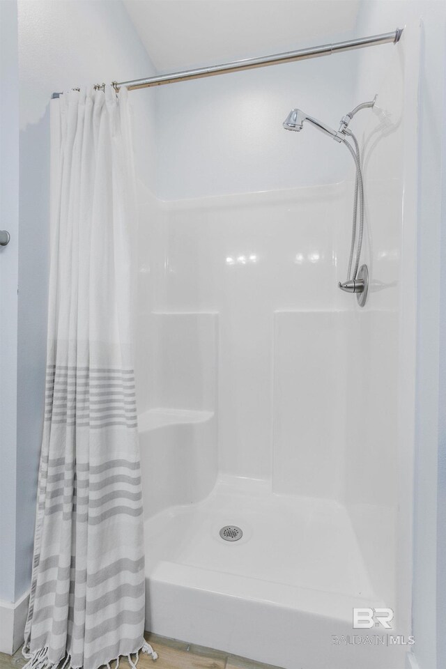 487 E 1st Ave Unit F, Gulf Shores, AL 36542 - full bathroom featuring a shower with shower curtain