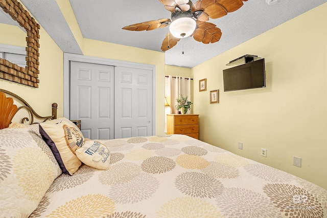 24114 Perdido Beach Blvd Unit 402, Orange Beach, AL 36561 - bedroom with ceiling fan, a closet, and a textured ceiling