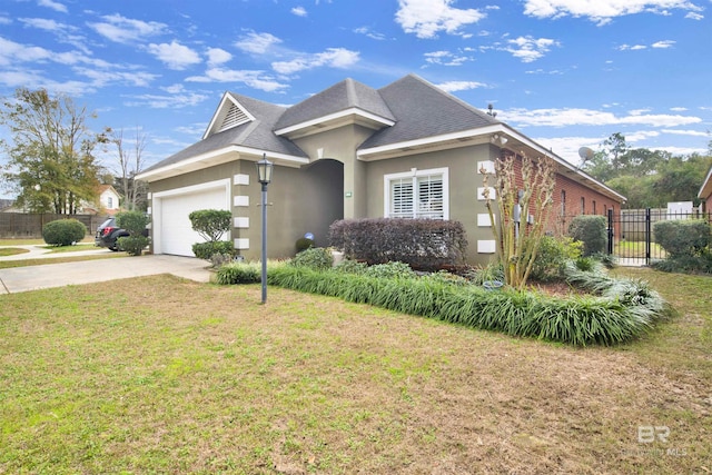 view of front facade with a garage and a front yard