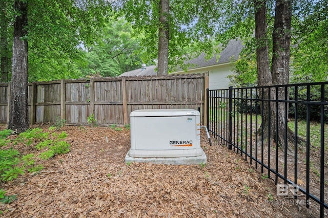 137 Mcintosh Bluff Rd, Fairhope, AL 36532 - exterior view of a power unit and a fenced backyard