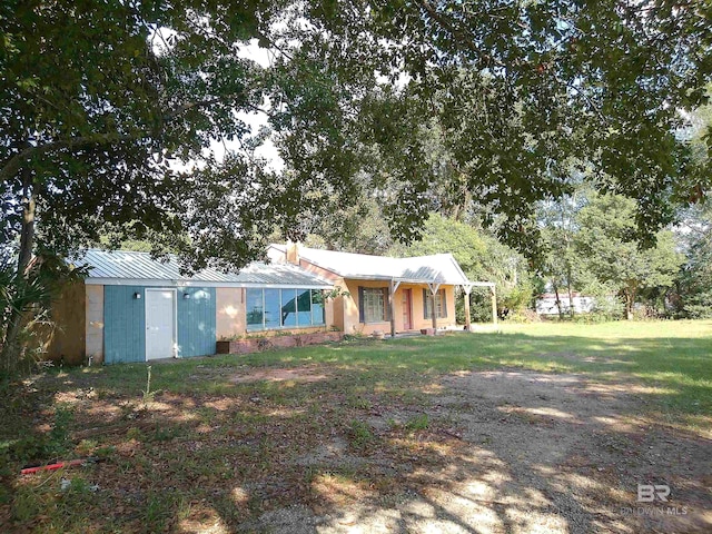 ranch-style house with a front lawn