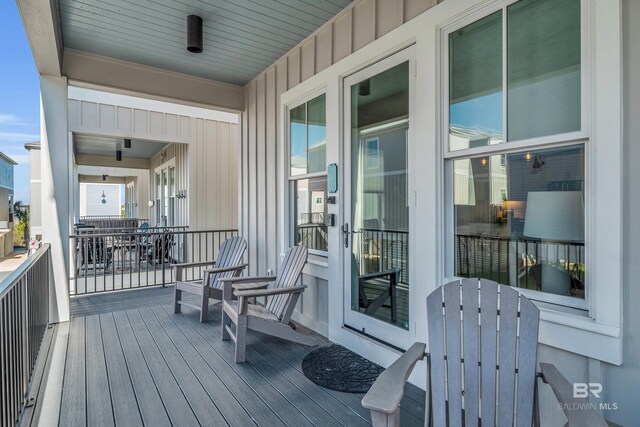 1592 W Beach Blvd, Gulf Shores, AL 36542 - view of wooden deck