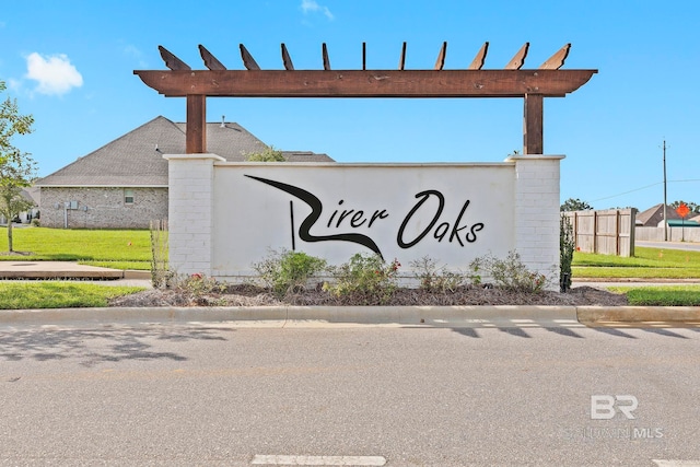 community / neighborhood sign with a yard