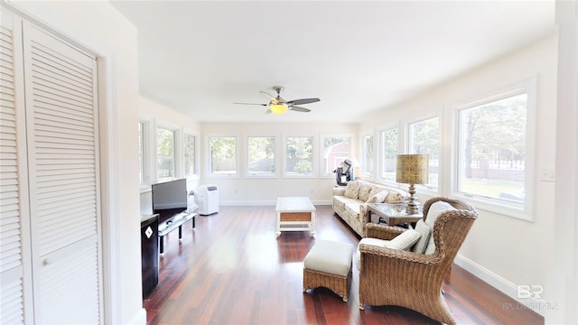 sunroom with ceiling fan