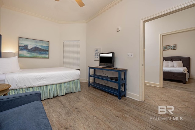 bedroom featuring ceiling fan, crown molding, and light hardwood / wood-style floors