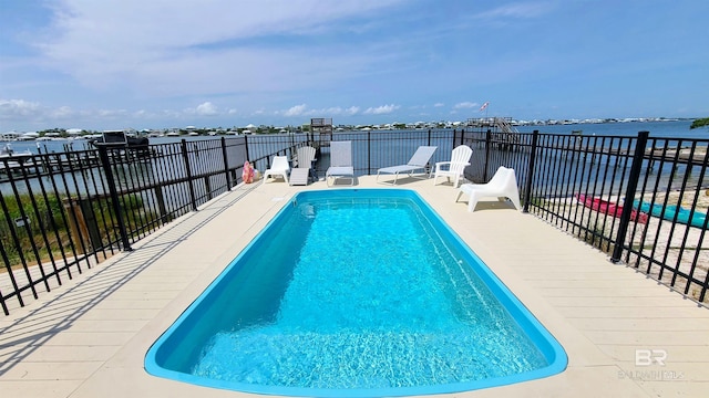 view of swimming pool