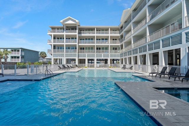 view of swimming pool