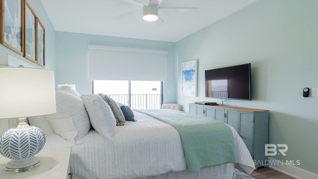 bedroom with baseboards and a ceiling fan