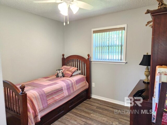 bedroom featuring a textured ceiling, ceiling fan, and hardwood / wood-style floors