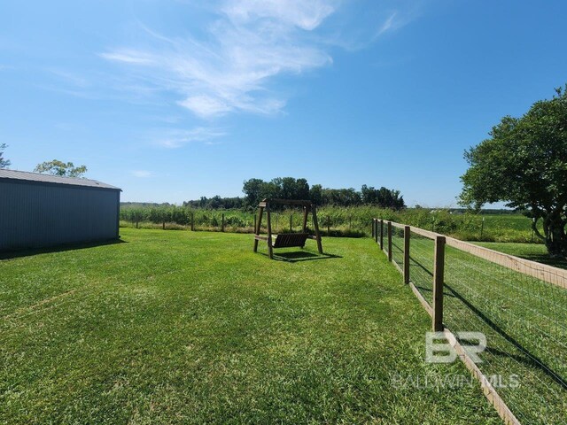 view of yard featuring a rural view