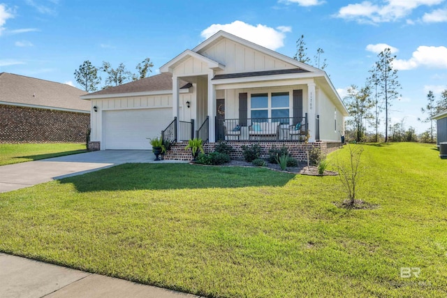 view of front of home featuring a front lawn, covered porch, and a garage