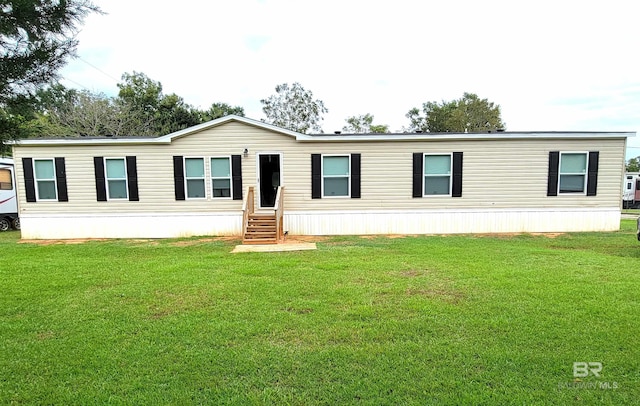 manufactured / mobile home with a front lawn