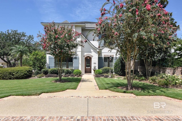 view of front of property with a front yard