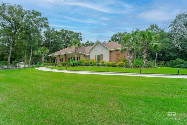 single story home featuring a front lawn