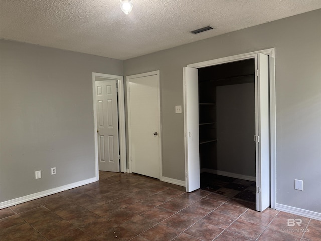 2316 Reneke Ave, Mobile, AL 36605 - unfurnished bedroom featuring a textured ceiling and a closet