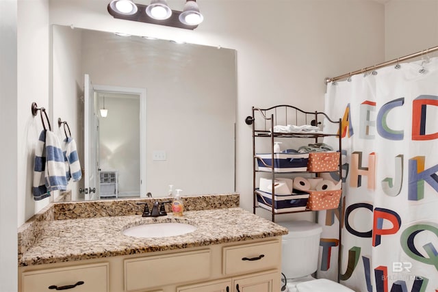 full bath with a shower with shower curtain, toilet, and vanity