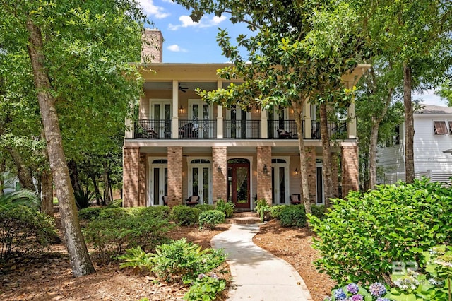 view of front facade featuring a balcony