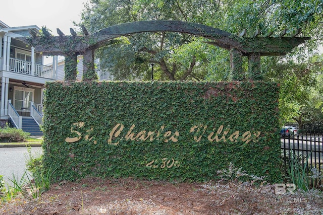 view of community / neighborhood sign