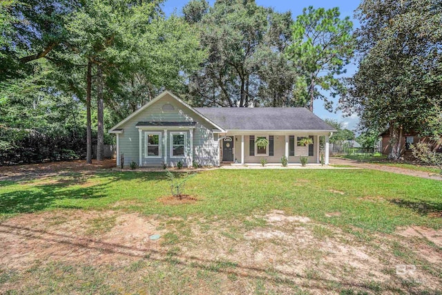 ranch-style house featuring a front yard