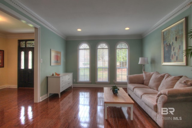 living area featuring recessed lighting, crown molding, baseboards, and wood finished floors