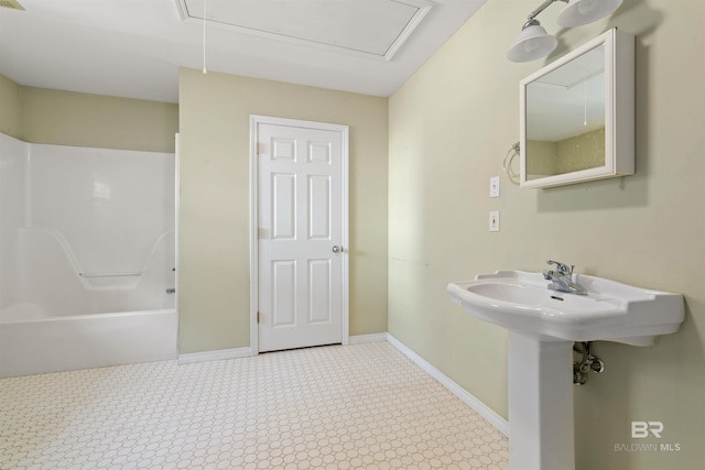 bathroom with shower / washtub combination