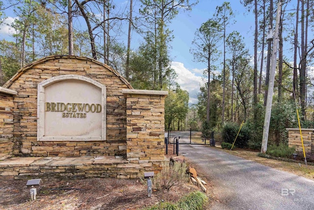 view of community / neighborhood sign