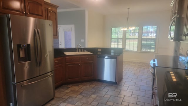 306 S Tee Dr, Fairhope, AL 36532 - kitchen featuring appliances with stainless steel finishes, a peninsula, a chandelier, ornamental molding, and dark countertops