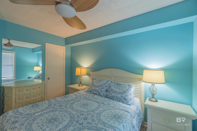 bedroom featuring ceiling fan