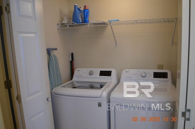 washroom featuring washing machine and dryer