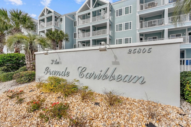 view of community / neighborhood sign