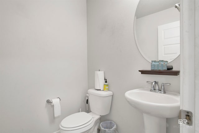 bathroom featuring toilet and sink