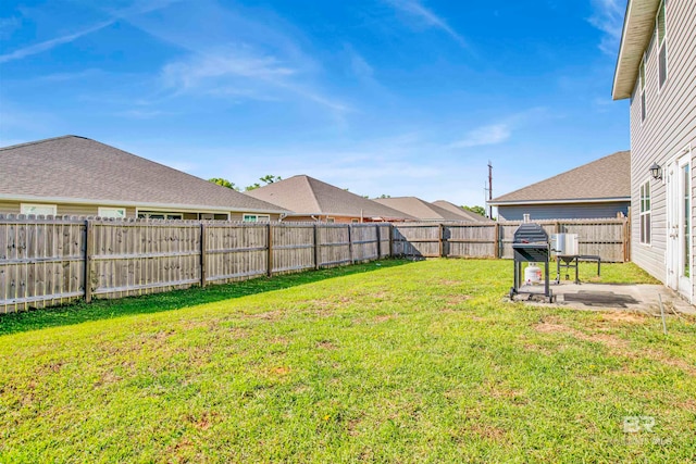 view of yard featuring a patio