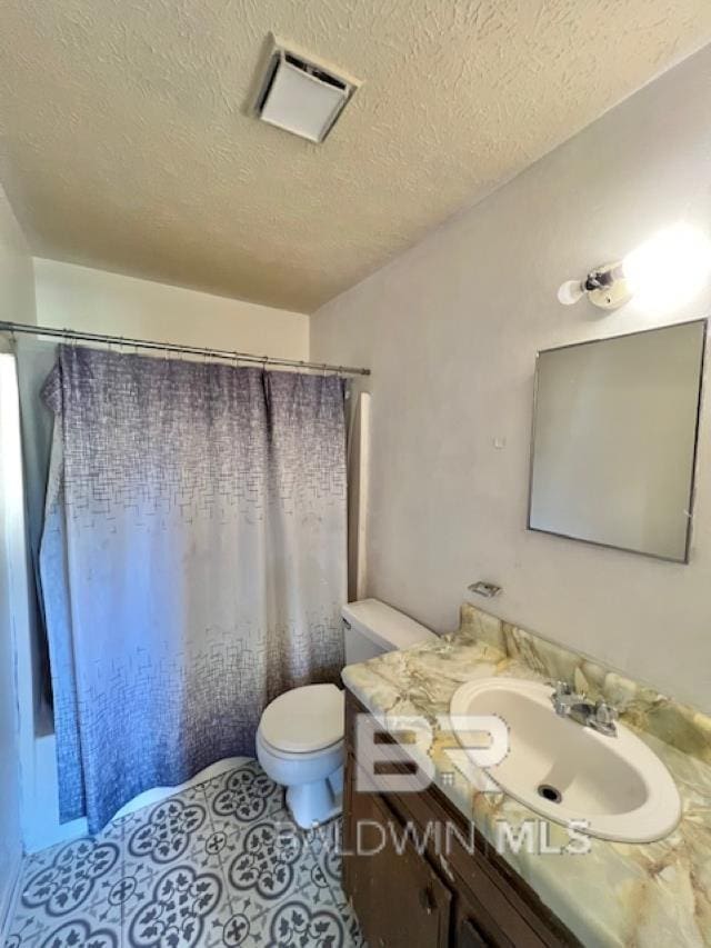 208 Lee St, Atmore, AL 36502 - bathroom featuring a shower with shower curtain, visible vents, toilet, and vanity