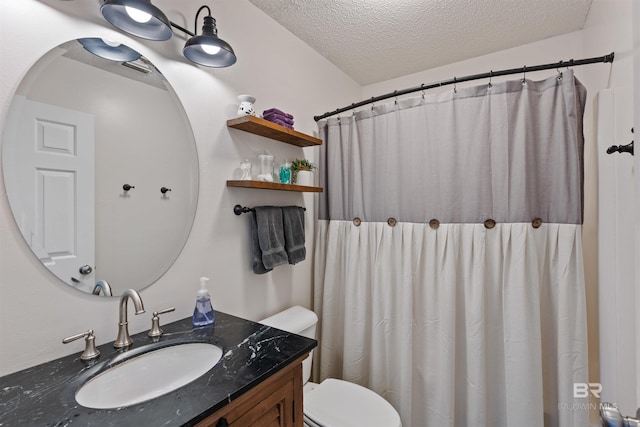 full bath with toilet, curtained shower, a textured ceiling, and vanity