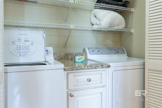 washroom with laundry area and washer and clothes dryer