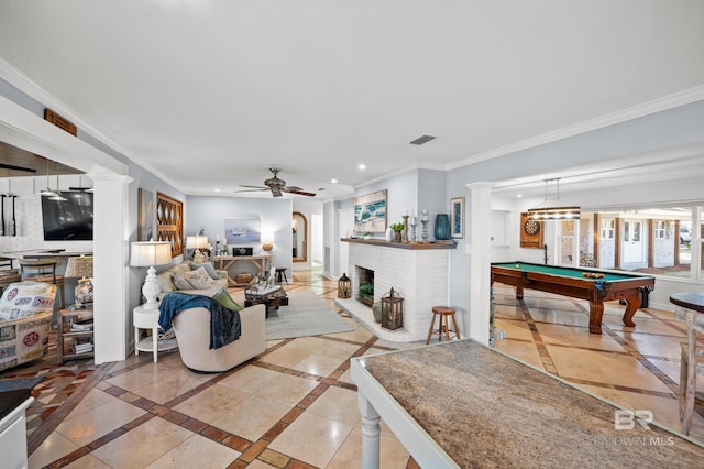 living area with ornamental molding, recessed lighting, and baseboards