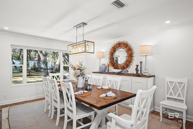 dining space with baseboards, visible vents, crown molding, and recessed lighting