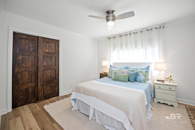 bedroom featuring baseboards, a ceiling fan, and light wood-style floors