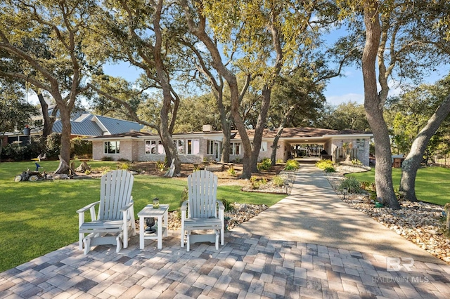 view of front of house featuring a patio area and a front yard