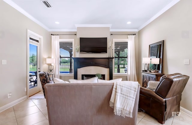 living area featuring light tile patterned floors, baseboards, visible vents, and ornamental molding