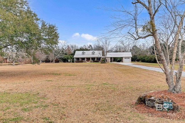 view of front facade featuring a front yard