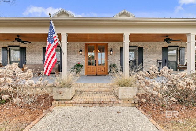 entrance to property featuring ceiling fan and covered porch